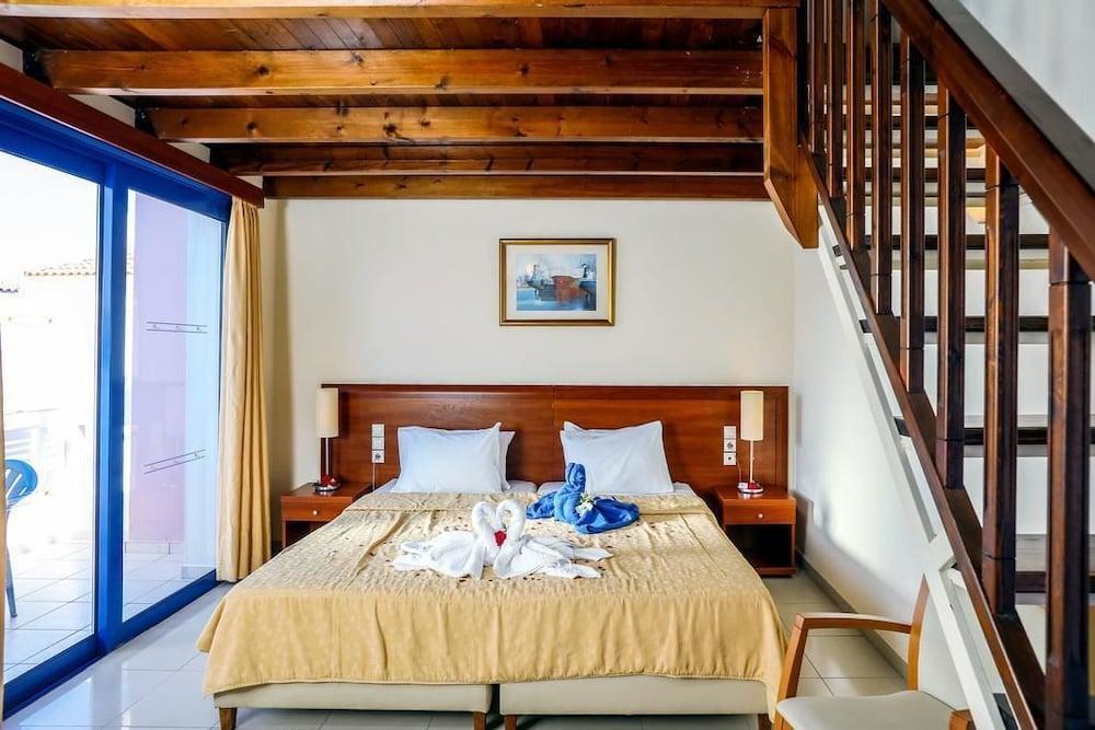 Hotel Adelais Tavronitis (Crete)
